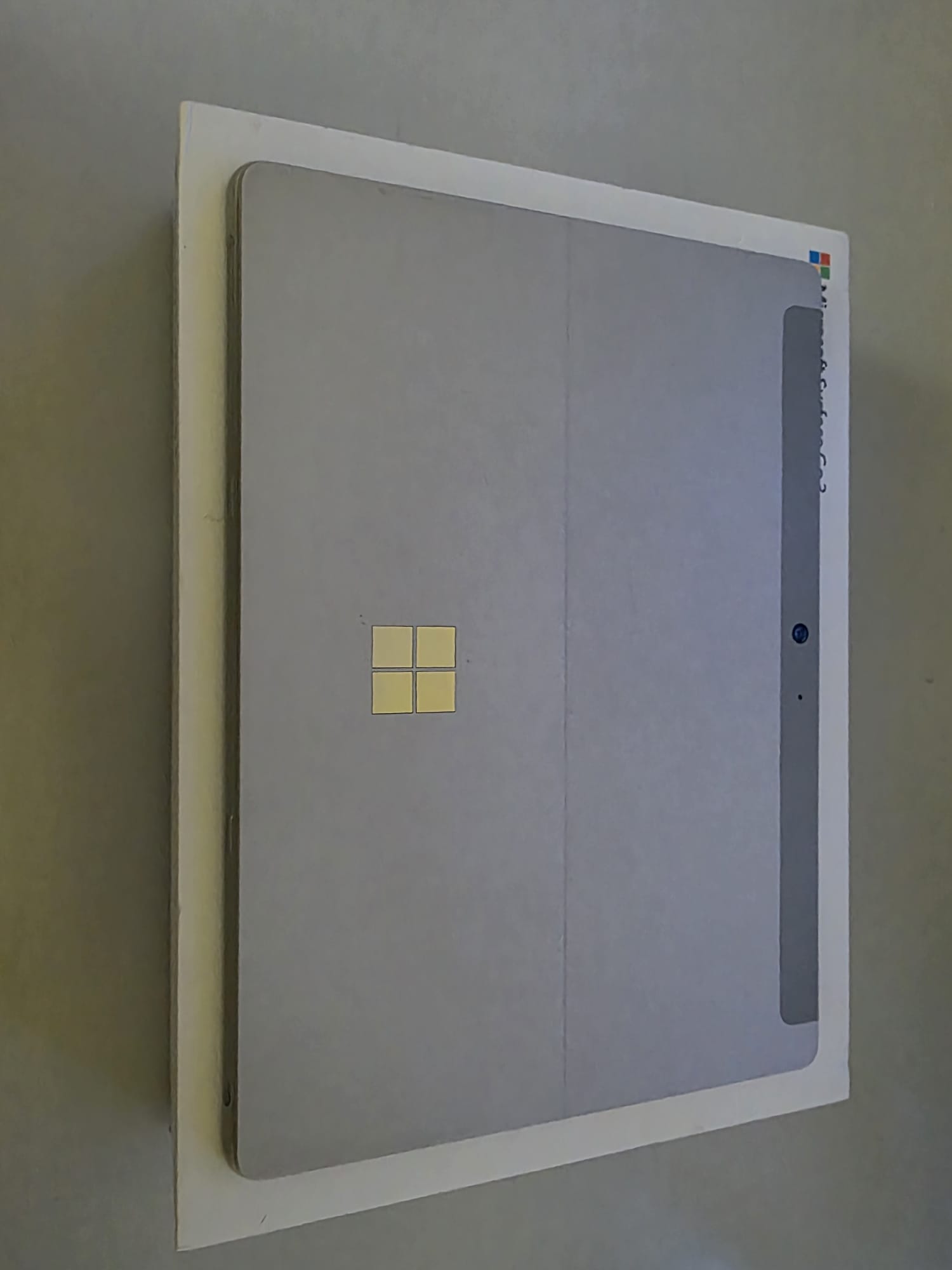 Tableta Microsoft Surface GO 3 la cutie